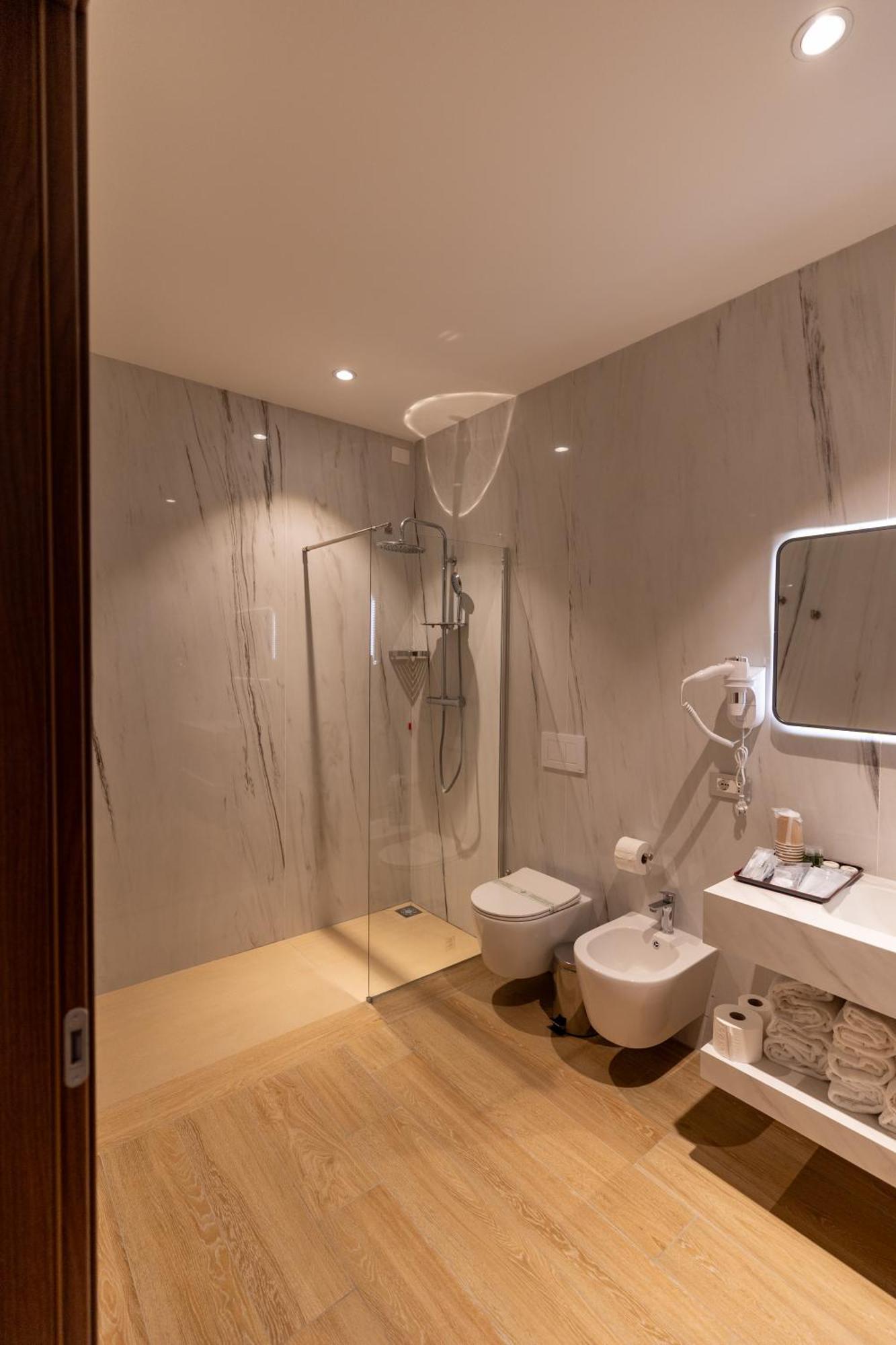 Lh Hotel 4*
